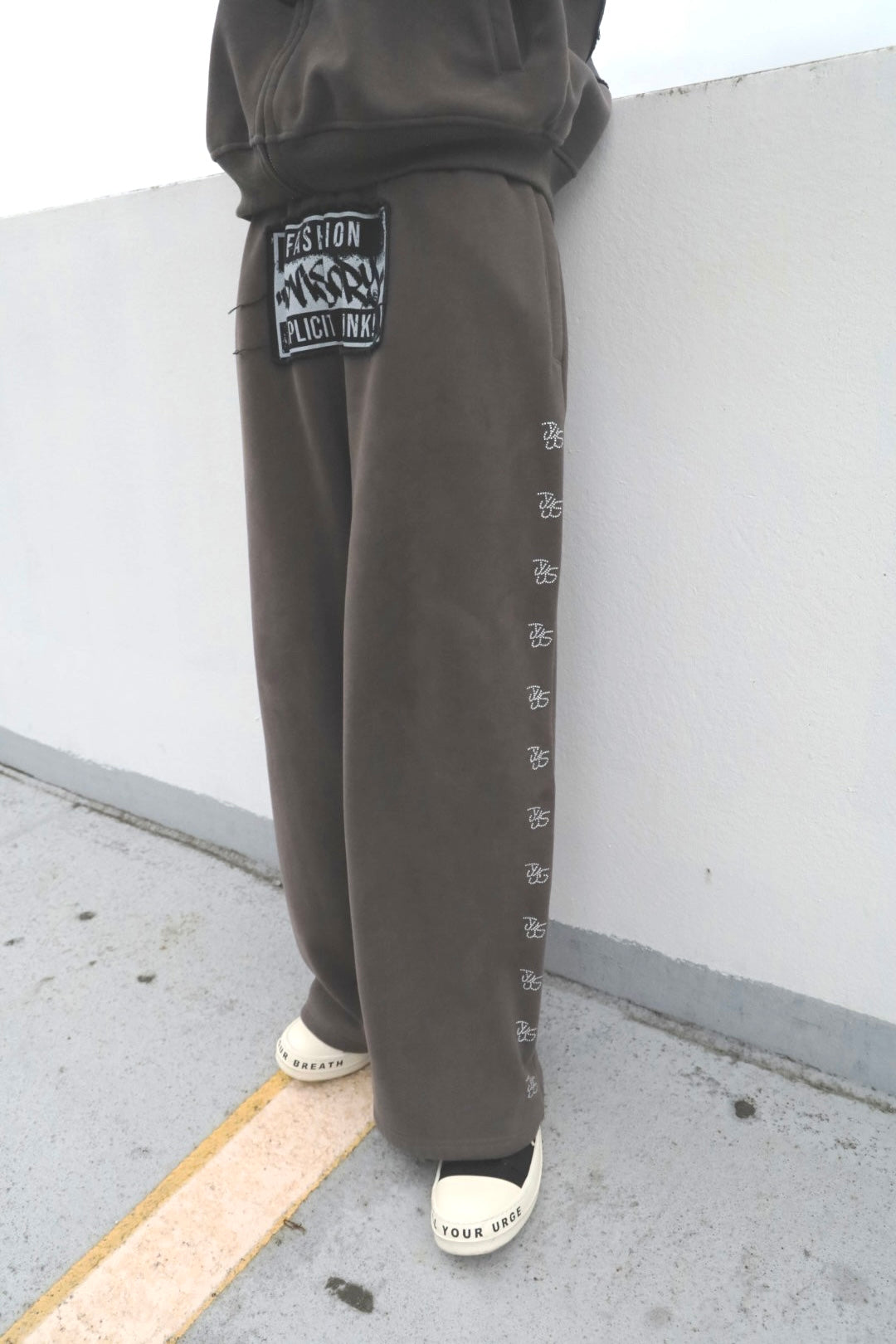 Fashion Advisory Sweat Pants